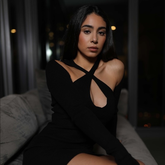 Sexy Long Sleeve Crossover Dress - Picture 4 of 4